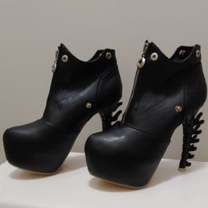 Show story ankle boots